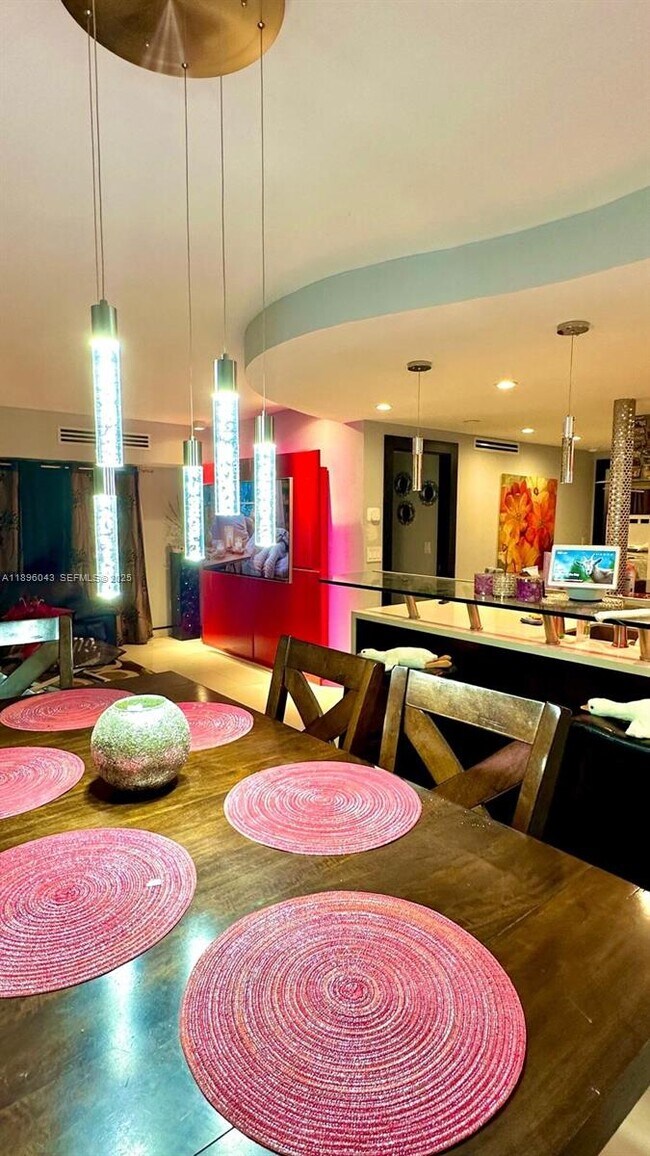 Foto del edificio - 18880 NW 57th Ave