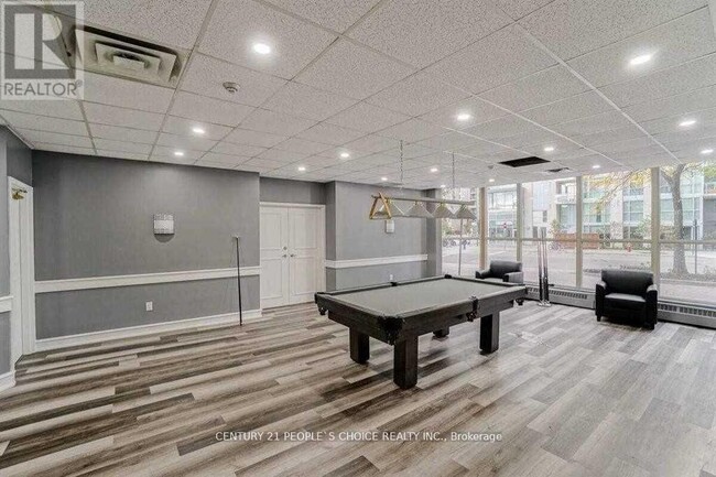 Building Photo - 250 Webb Dr