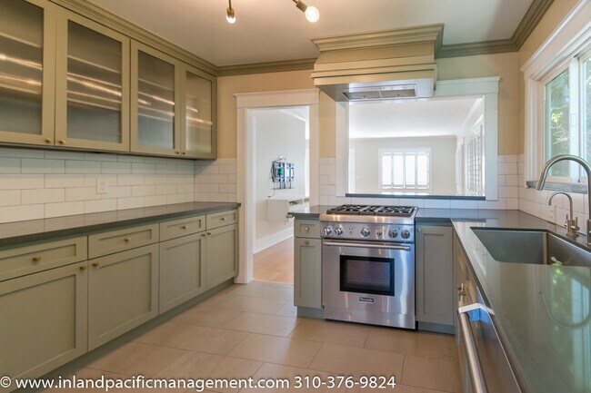 Foto del edificio - Remodeled 3 Bedroom Home with Large Yard -...
