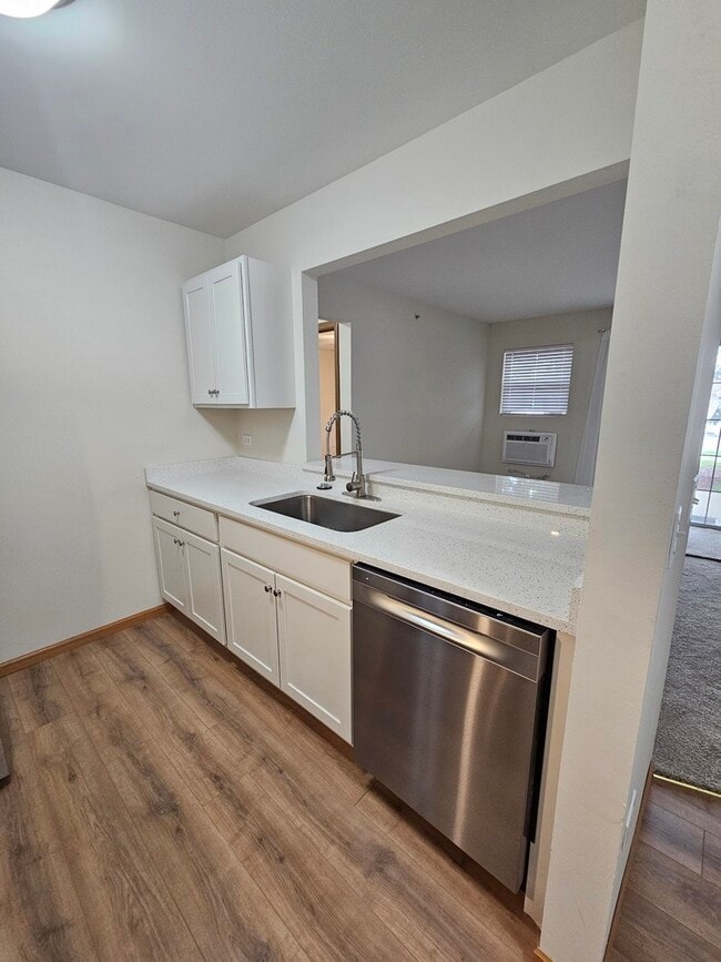 Building Photo - 1548 W Sand Bar Ct