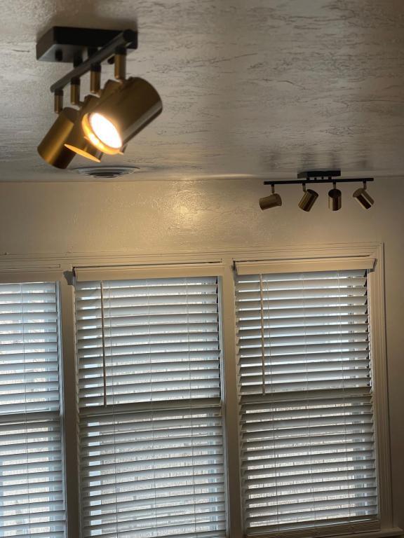 Foto del edificio - 2515 N Harvey Ave