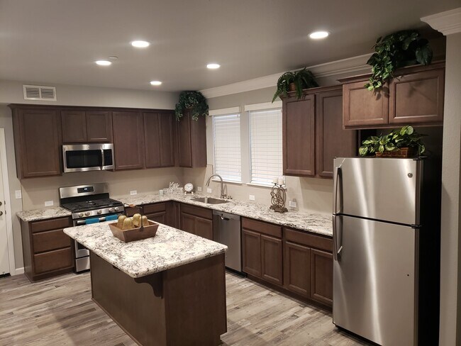 Foto del edificio - 6470 Riverway Ln