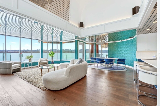 Building Photo - 3307 NE Marine Dr