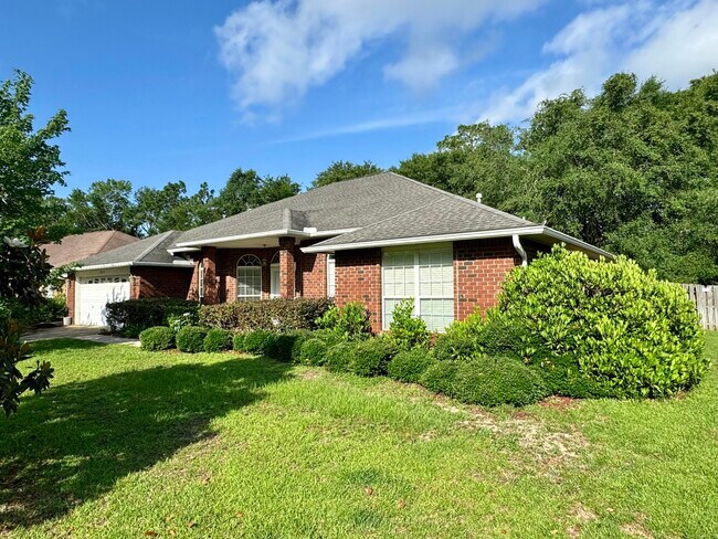 Building Photo - 624 Territory Ln