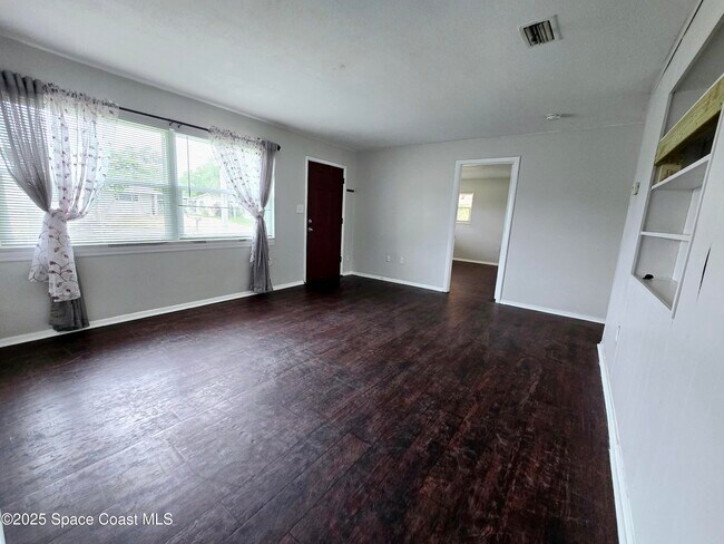 Foto del edificio - 1409 Albert Dr