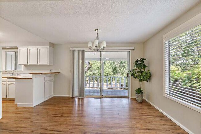 Foto del edificio - 735 Oak Knoll Dr