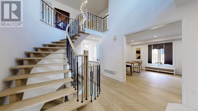 Building Photo - 243 Murray Dr