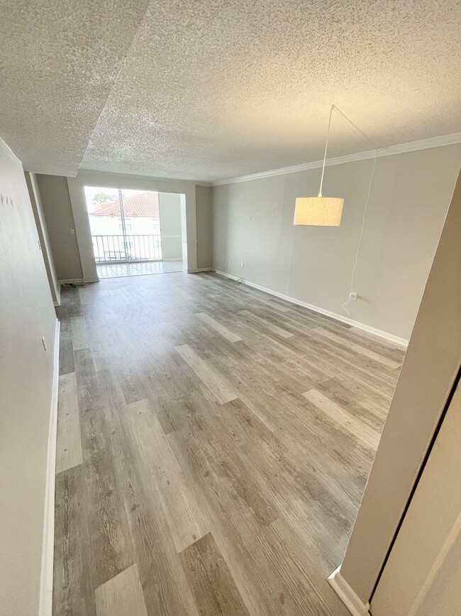 Building Photo - 10540 77th Ter