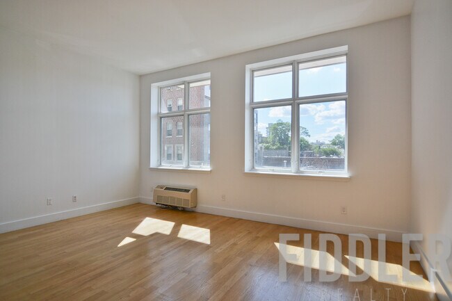 Building Photo - 140 Hope St