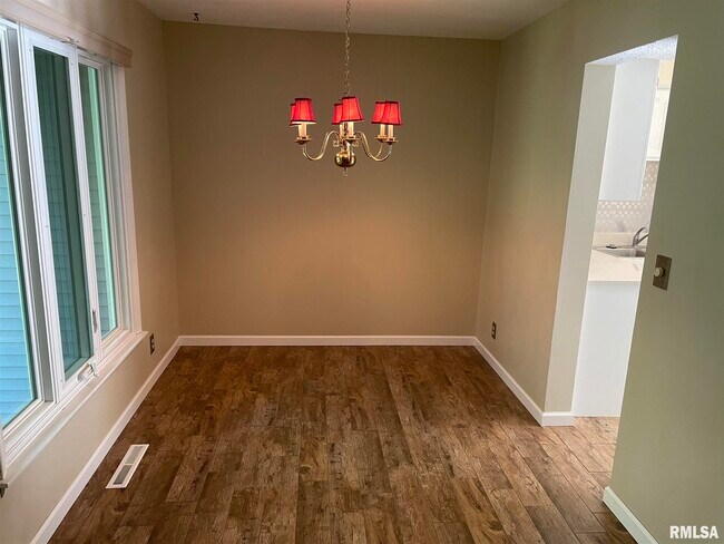Foto del edificio - 3052 Parkwild Dr