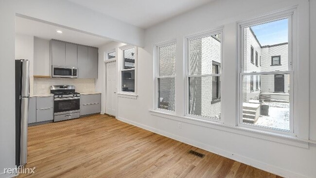 Building Photo - 2 br, 1 bath Townhome - 2105 Field St