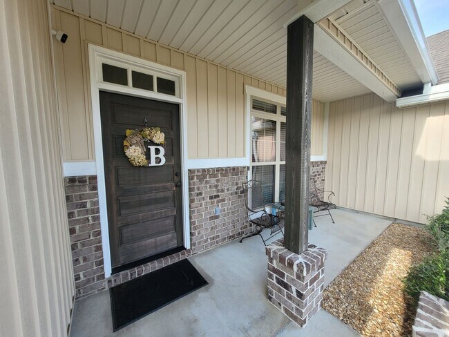 Foto del edificio - Beautiful 4BD/2BA Home with Screened Patio...