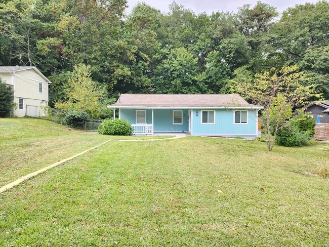 Building Photo - Black Mountain Rental!