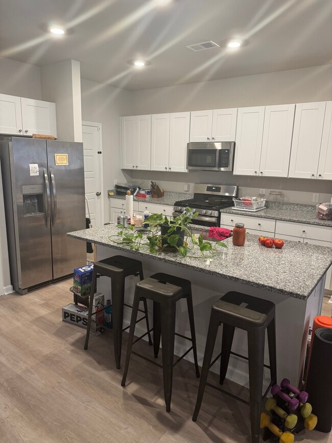 Building Photo - 8032 Reagan Way