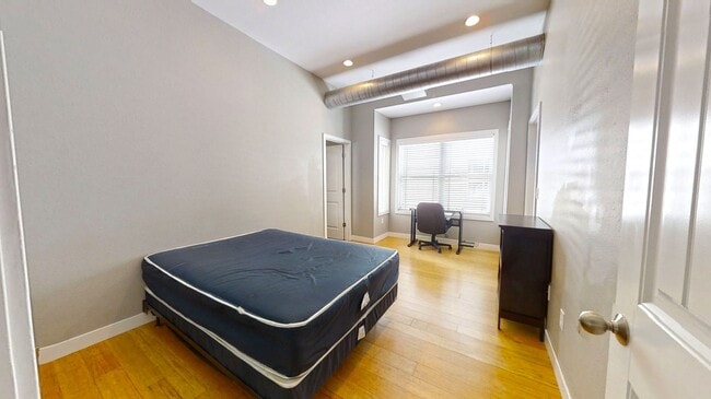 Building Photo - 502 E Stoughton St