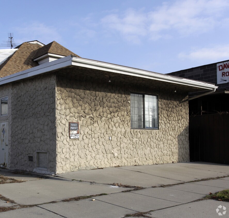 Building Photo - 7217 E 8 Mile Rd