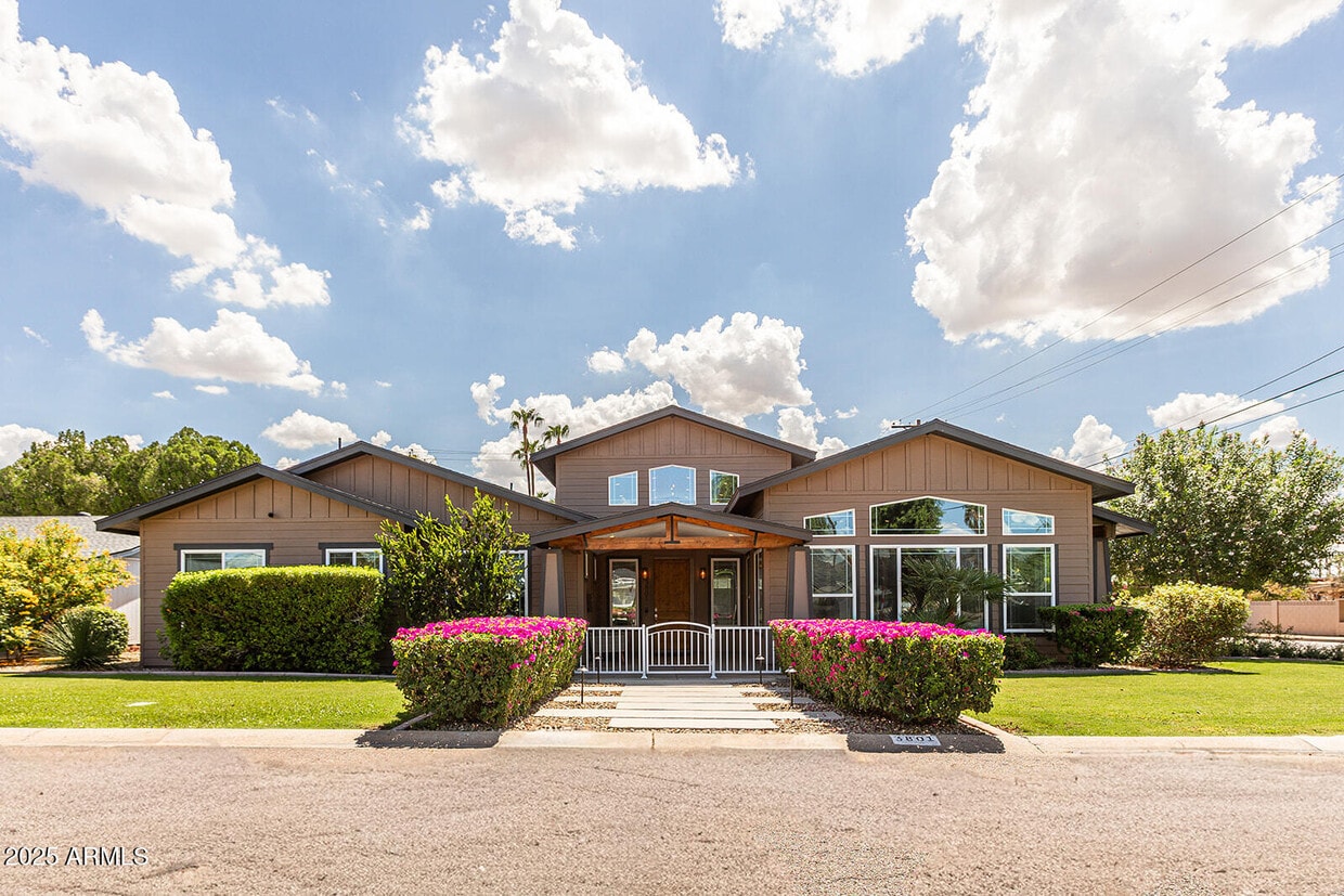 Primary Photo - 3801 E Glenrosa Ave