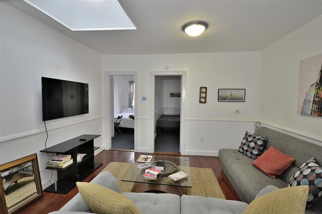 Building Photo - 154 Van Horne St
