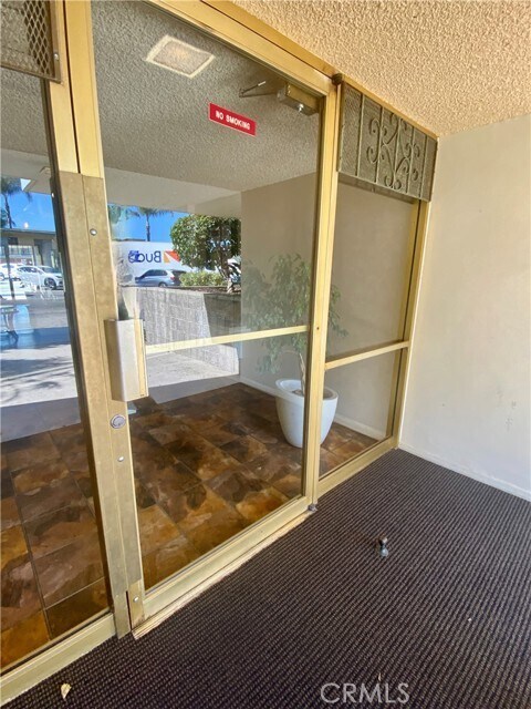 Building Photo - 3695 Linden Ave