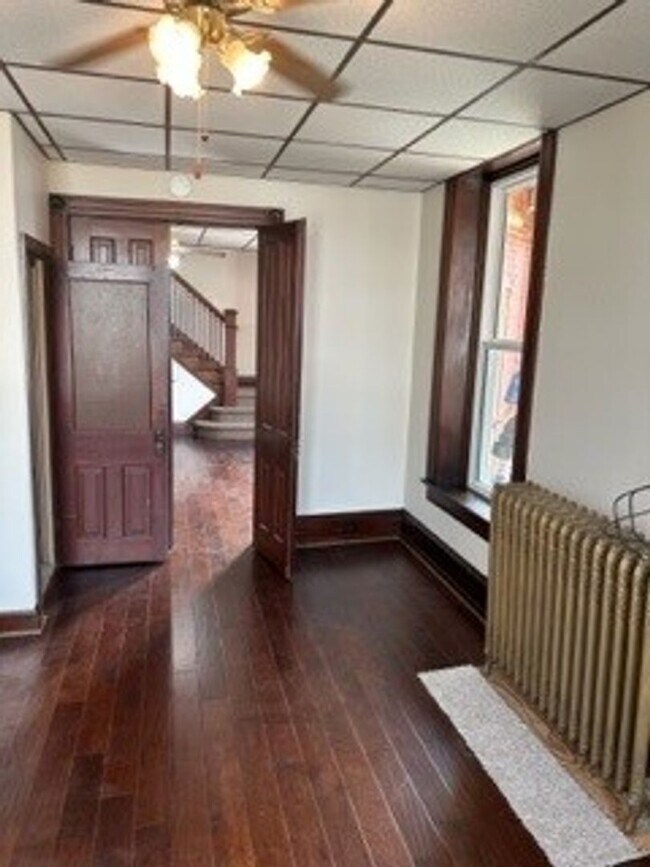 Foto del edificio - 402 N Railroad St