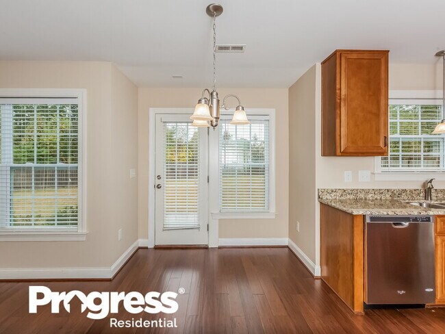 Foto del edificio - 601 Monterey Pine Dr