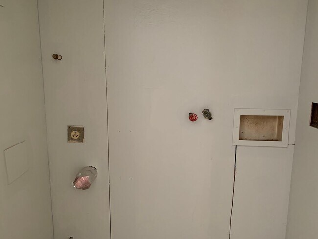 Foto del edificio - 2449 Midway St