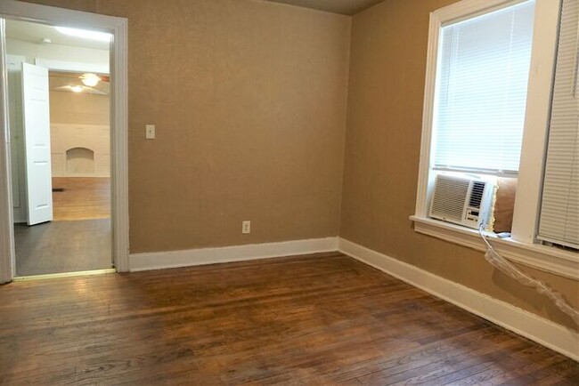 Foto del edificio - 1 Bed 1 Bath in the Gast Height in NE OKC