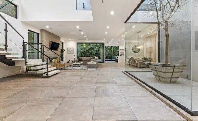 Foto del edificio - 742 N Cherokee Ave