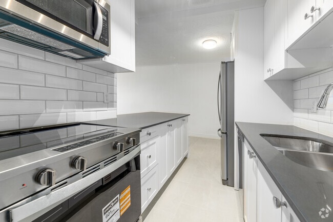 2BR, 1BA - 937SF - Kitchen - 99, 150 Dowling Avenue