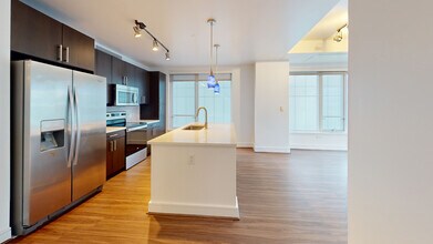 Interior Photo - 100 Pier 4