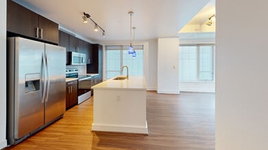 Interior Photo - 100 Pier 4