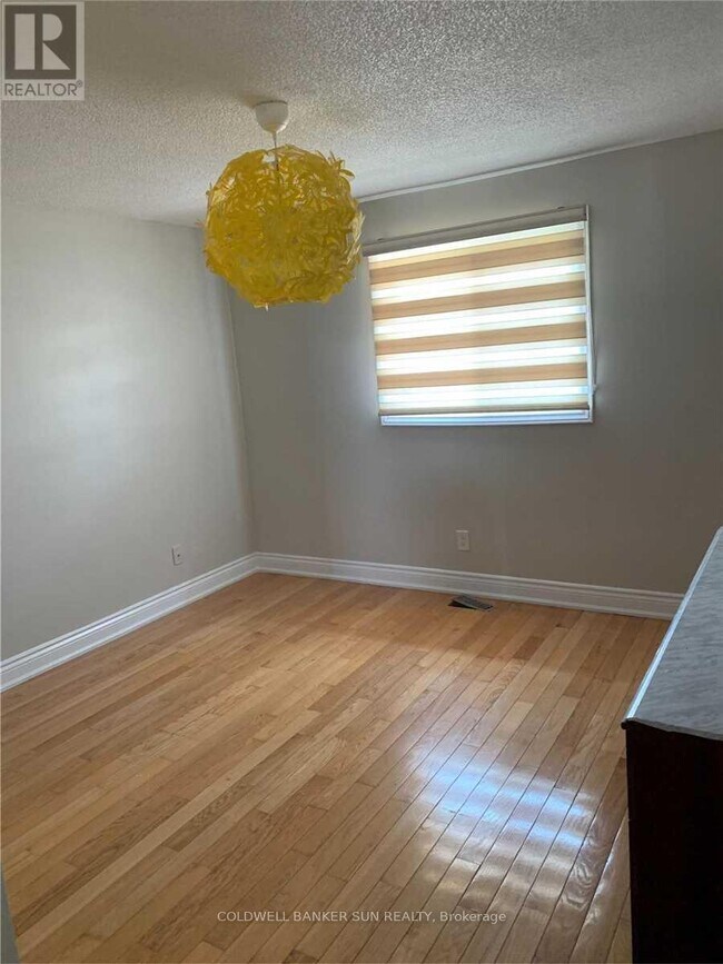 Photo du bâtiment - 1622 Bristol Rd W