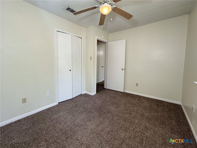 Building Photo - 2211 Barry Dr