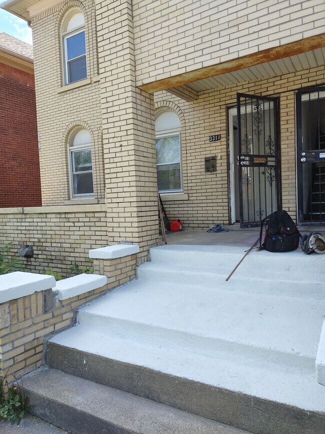 Foto del edificio - Spacious Duplex in Detroit