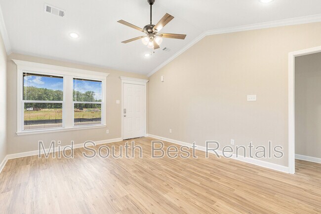 Foto del edificio - 833 Pine Tree Rd