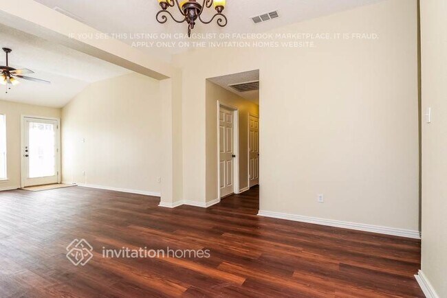 Foto del edificio - 1044 Waterview Dr