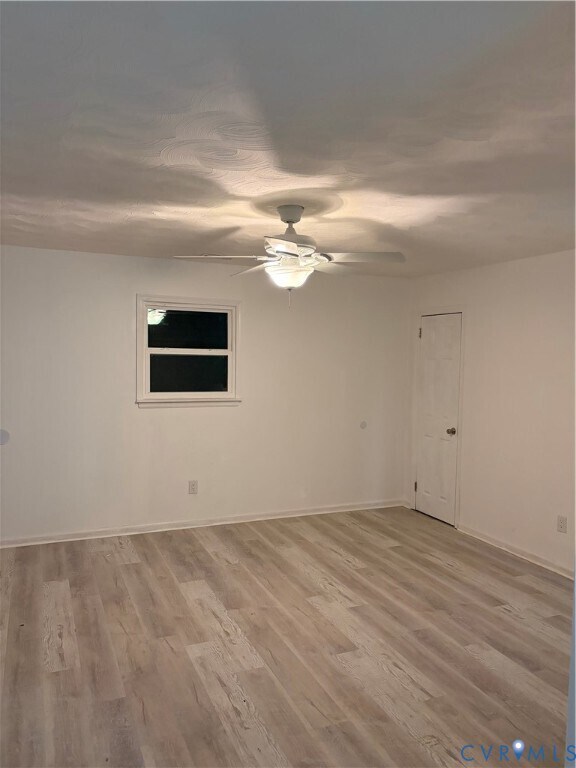 Foto del edificio - 221 W Kelly Ave