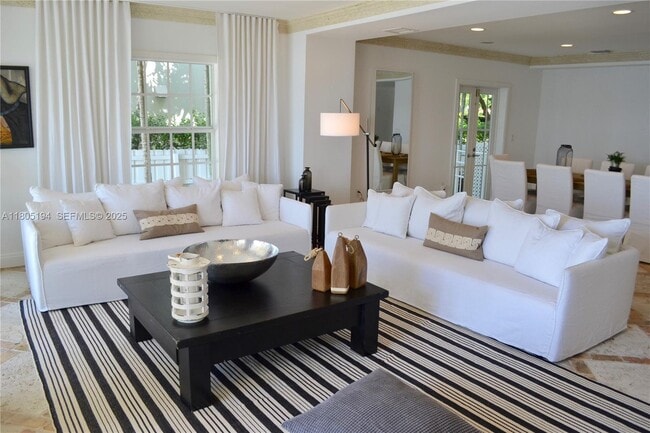 Building Photo - 710 S Mashta Dr