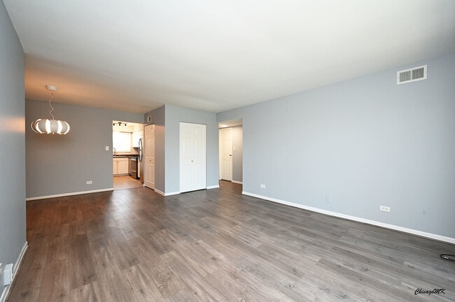 Building Photo - 9360 Bay Colony Dr