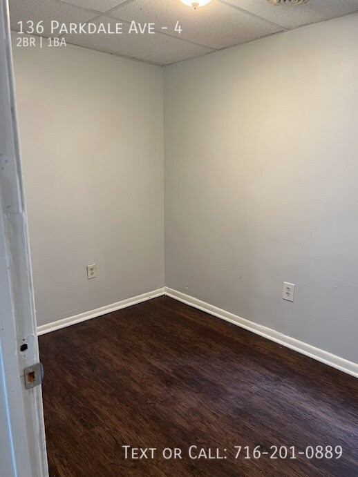 Foto del edificio - 136 Parkdale Ave