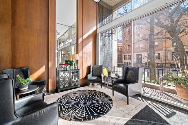 Foto del edificio - 30 E Division St