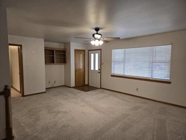 Building Photo - 1006 Wildwood Ave