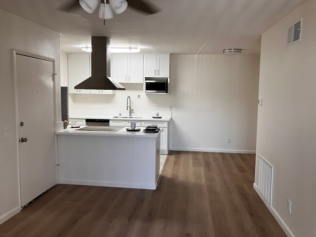 Building Photo - WELCOME TO THE VINE APARTMENTS!