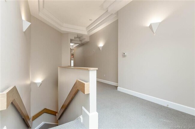 Building Photo - 90 Main St