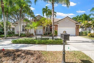 Building Photo - 2611 Oakbrook Ln