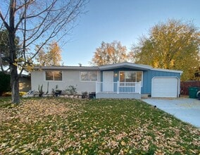 Building Photo - 105 Green Dr