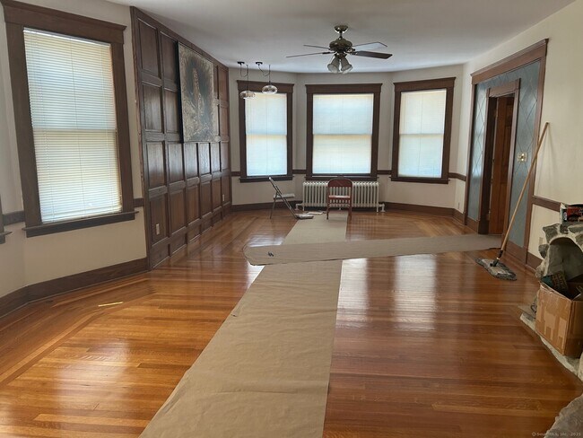 Foto del edificio - 251 Sherman Ave