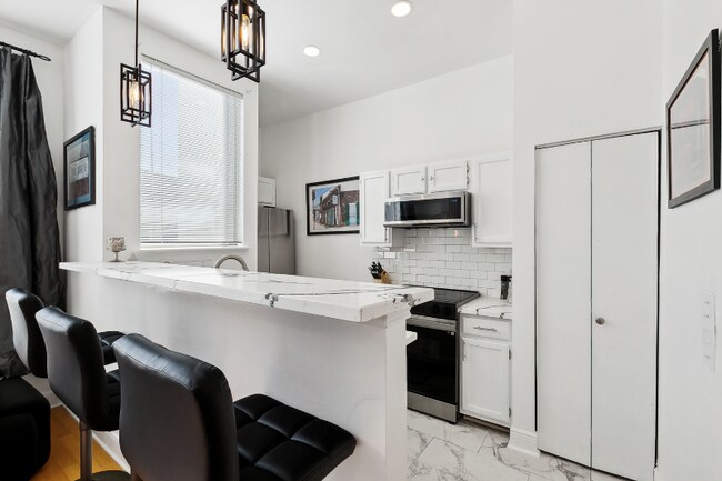 Building Photo - 330 Julia St