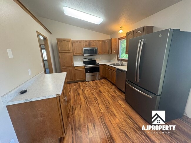 Building Photo - 2208 S Larch Ave