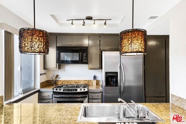 Foto del edificio - 2230 N Indian Canyon Dr